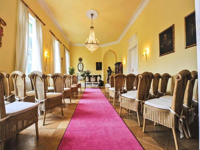 Schloss Dretzel image