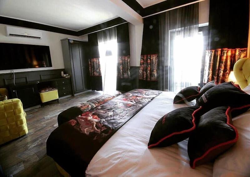 Art & Interiors Boutique Hotel image