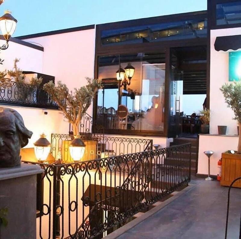 Art & Interiors Boutique Hotel image
