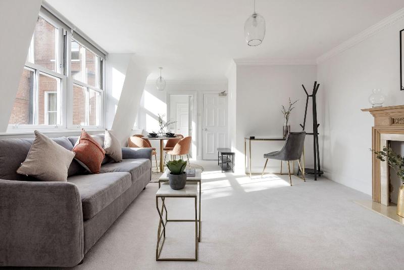 3 Sloane Gardens by UnderTheDoormat image