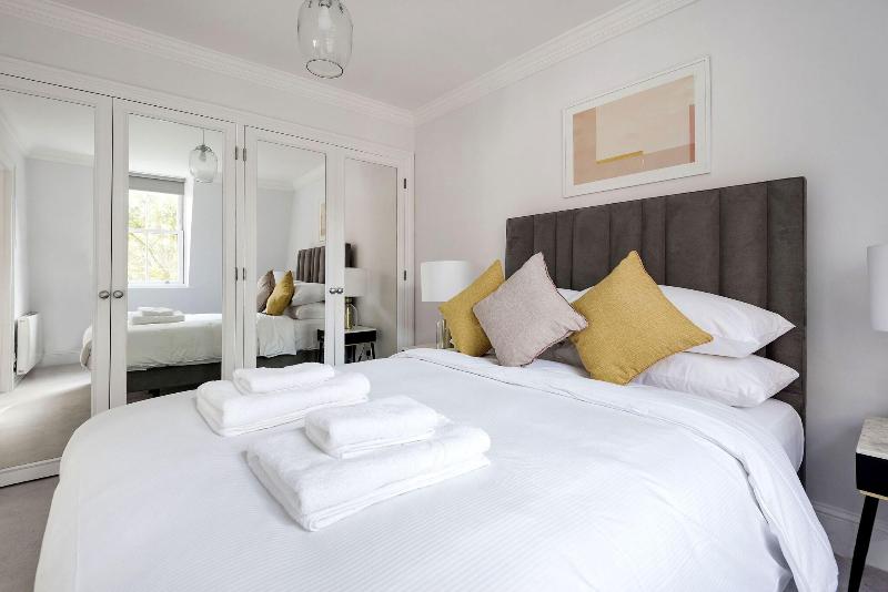 3 Sloane Gardens by UnderTheDoormat image