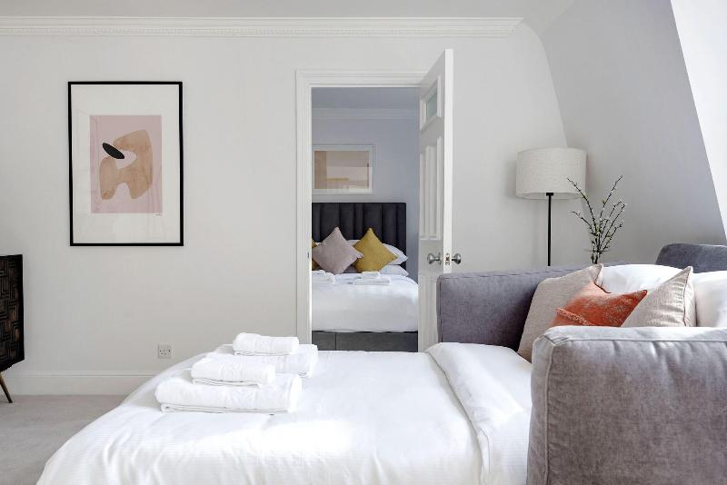 3 Sloane Gardens by UnderTheDoormat image