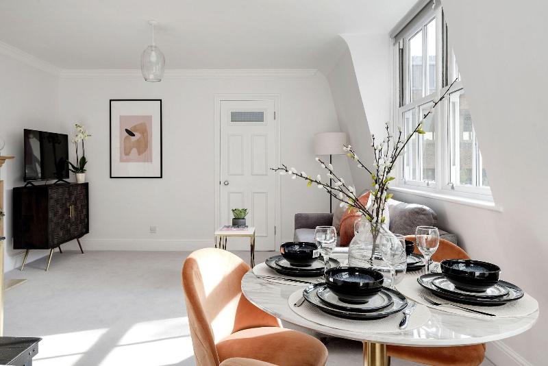 3 Sloane Gardens by UnderTheDoormat image