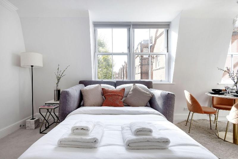 3 Sloane Gardens by UnderTheDoormat image
