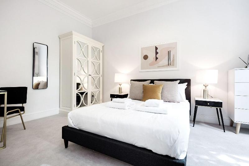 3 Sloane Gardens by UnderTheDoormat image