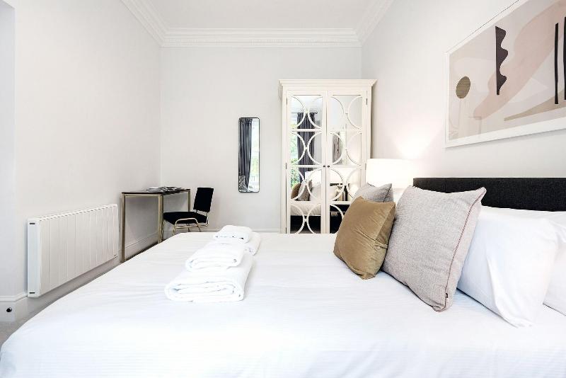 3 Sloane Gardens by UnderTheDoormat image