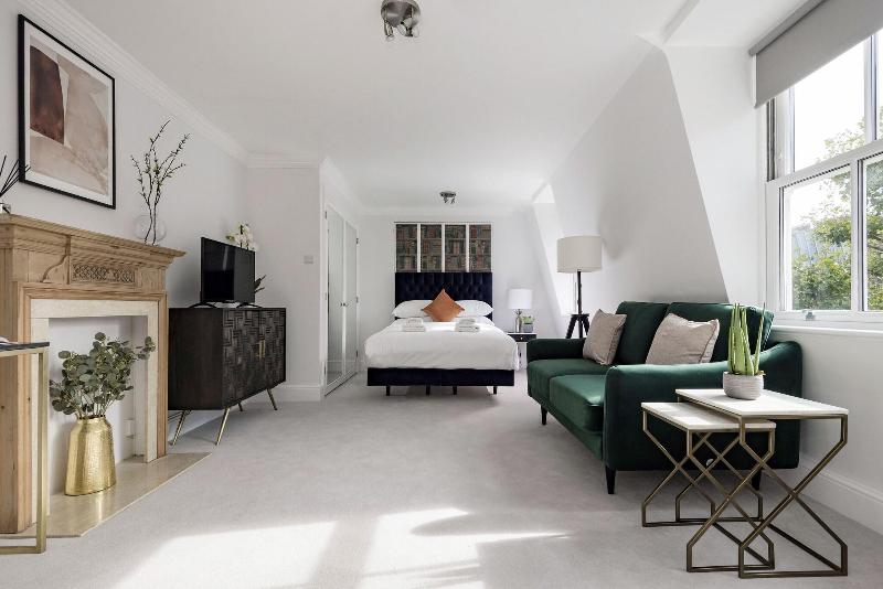 3 Sloane Gardens by UnderTheDoormat image