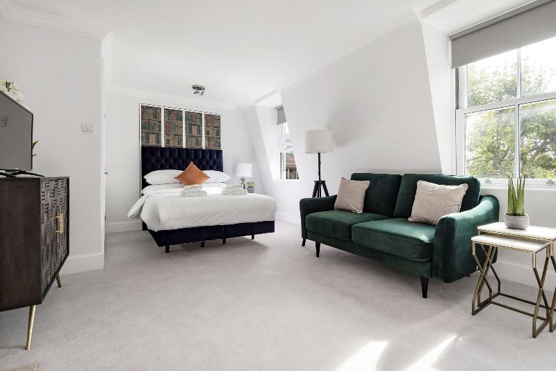 3 Sloane Gardens by UnderTheDoormat image