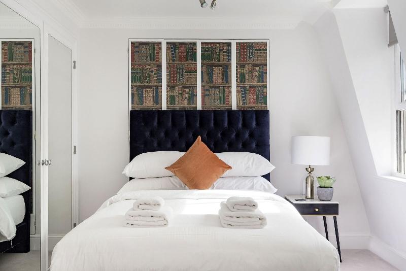 3 Sloane Gardens by UnderTheDoormat image