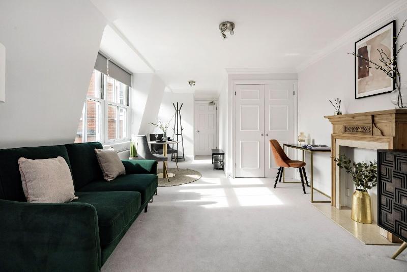 3 Sloane Gardens by UnderTheDoormat image