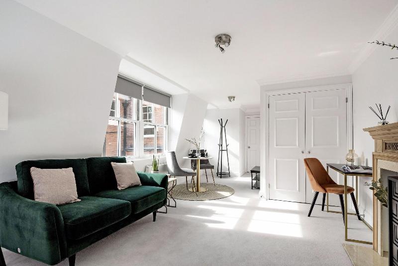 3 Sloane Gardens by UnderTheDoormat image