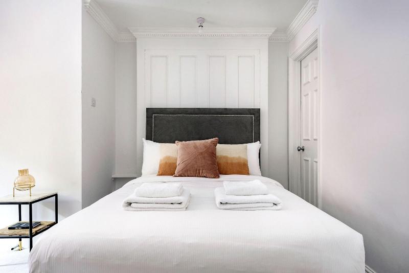 3 Sloane Gardens by UnderTheDoormat image