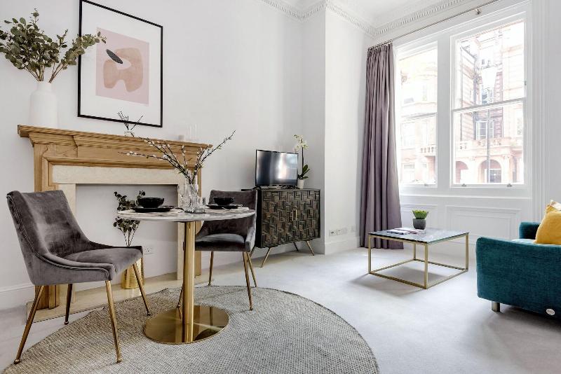 3 Sloane Gardens by UnderTheDoormat image