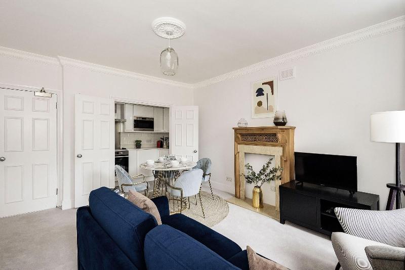 3 Sloane Gardens by UnderTheDoormat image