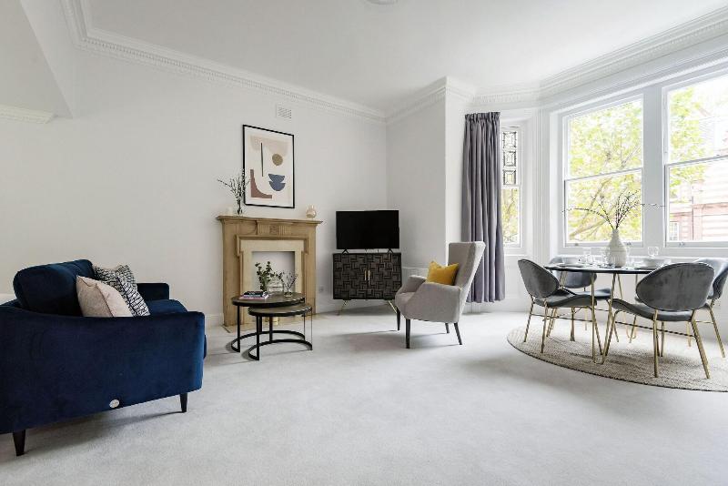 3 Sloane Gardens by UnderTheDoormat image