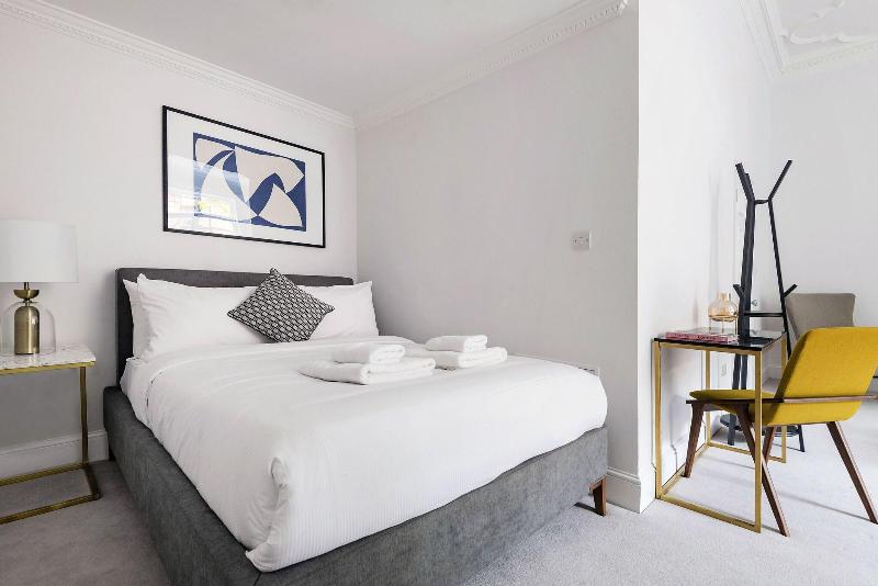 3 Sloane Gardens by UnderTheDoormat image