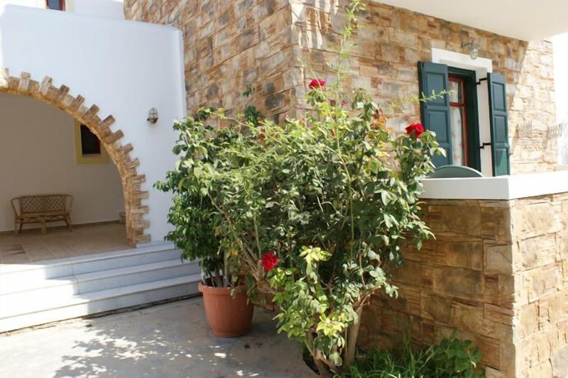 Plaka Hotel I — general view