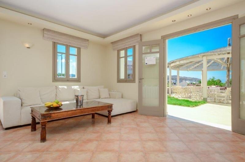Plaka Hotel I image