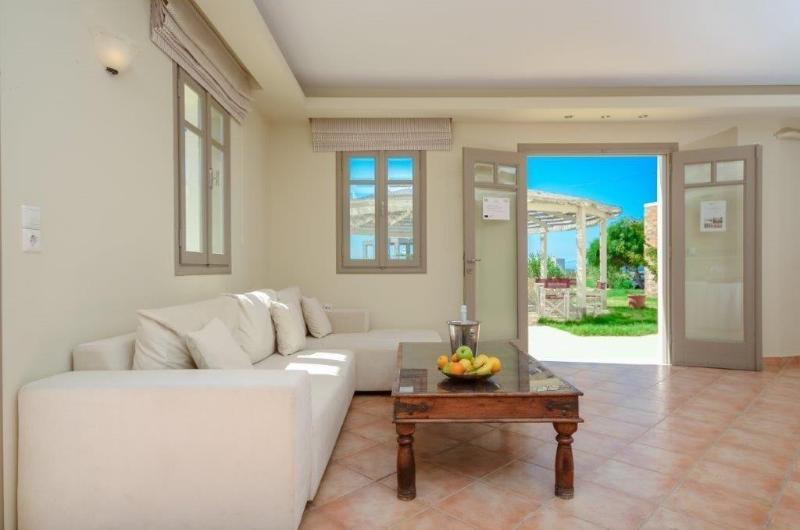Plaka Hotel I image