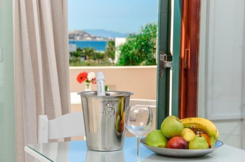 Plaka Hotel I image