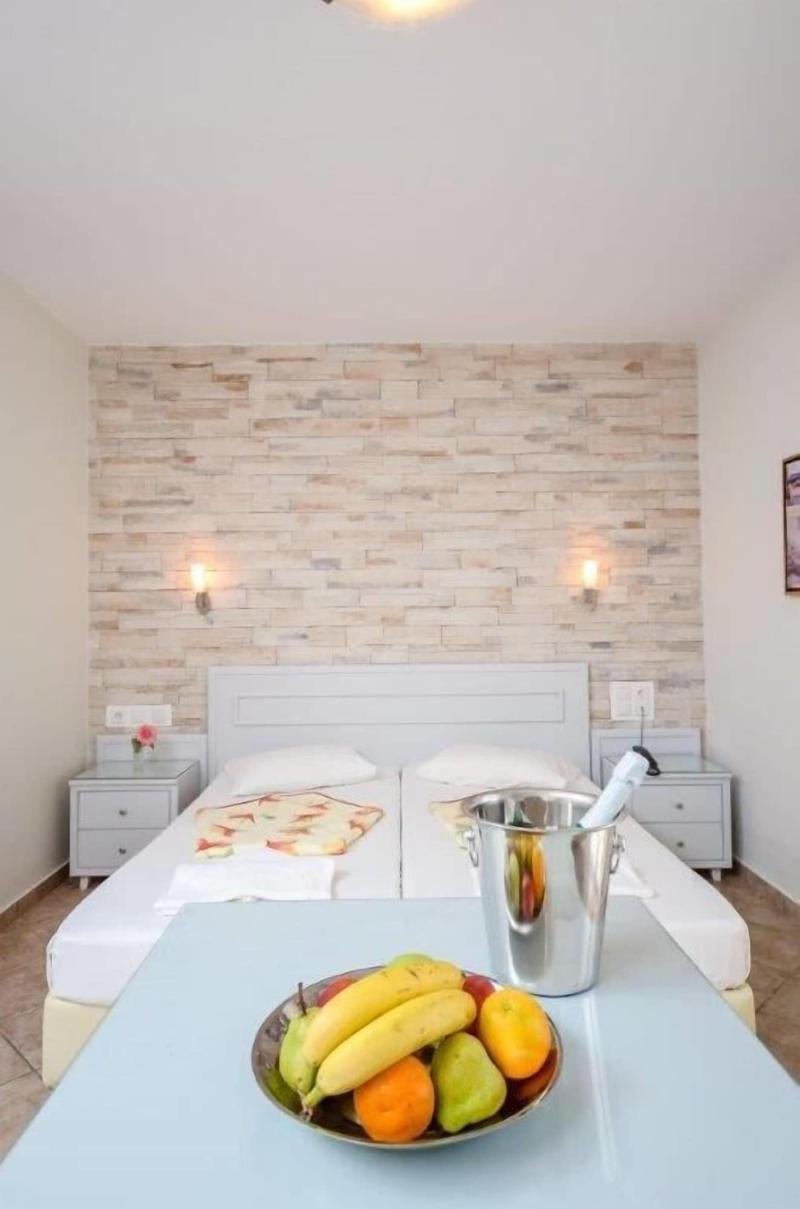 Plaka Hotel I image