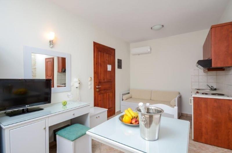 Plaka Hotel I image