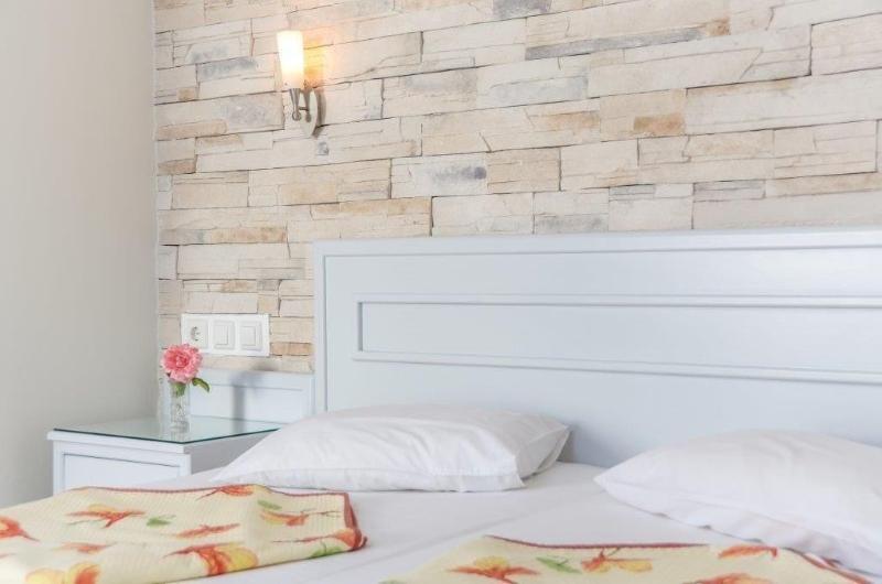 Plaka Hotel I image