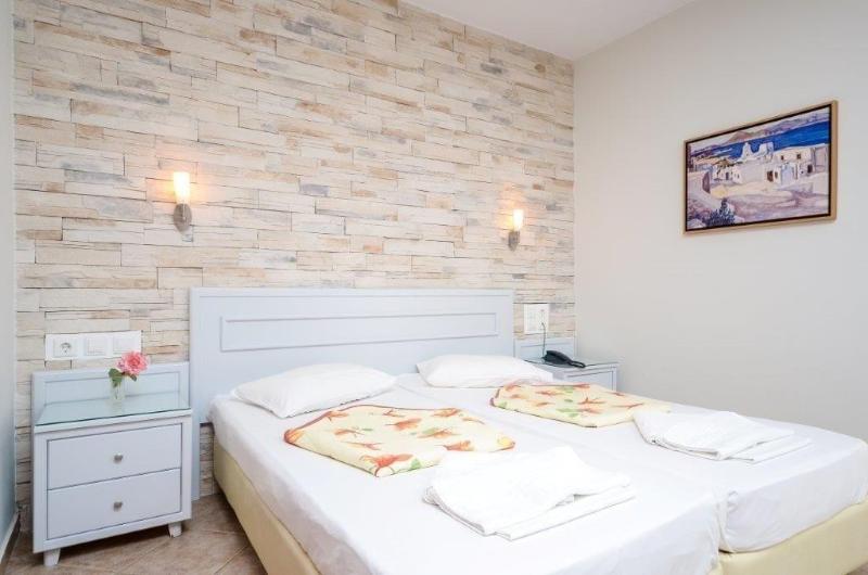Plaka Hotel I image