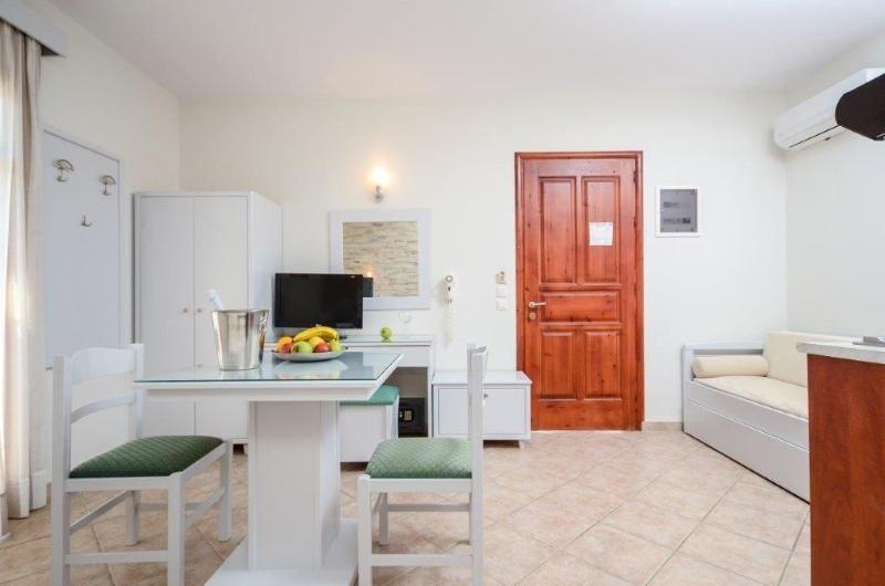 Plaka Hotel I image