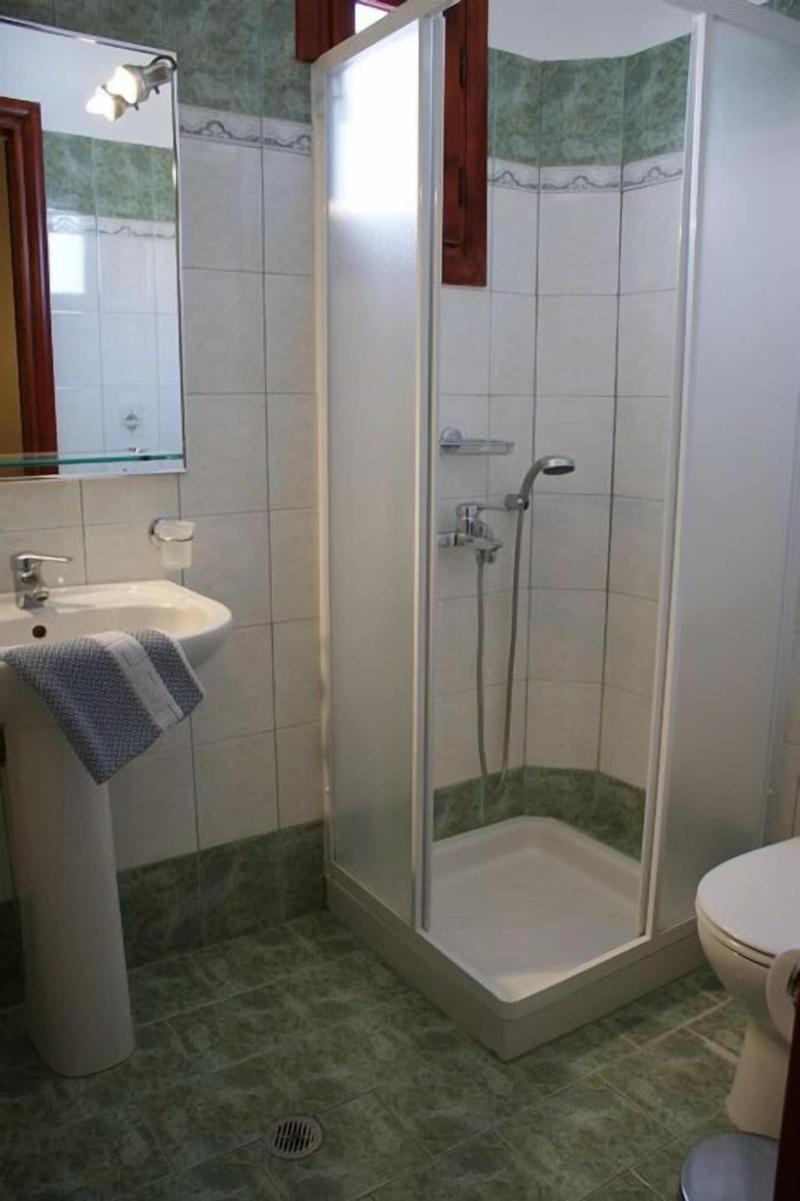 Plaka Hotel I image