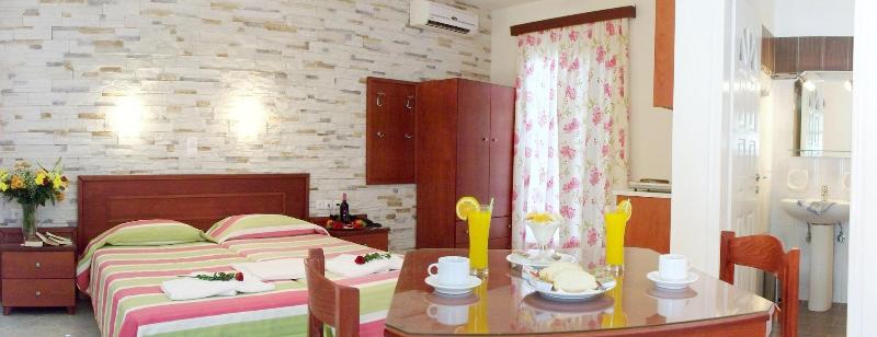 Plaka Hotel I image