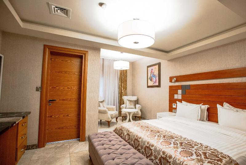 Charleson Luxury Hotel image