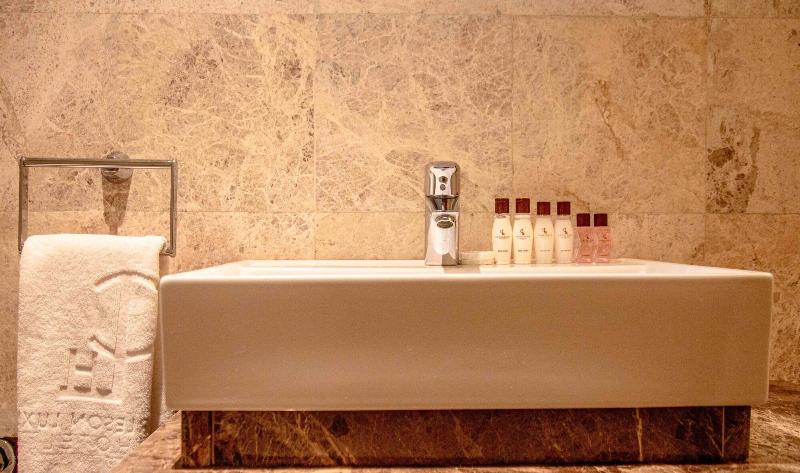Charleson Luxury Hotel image