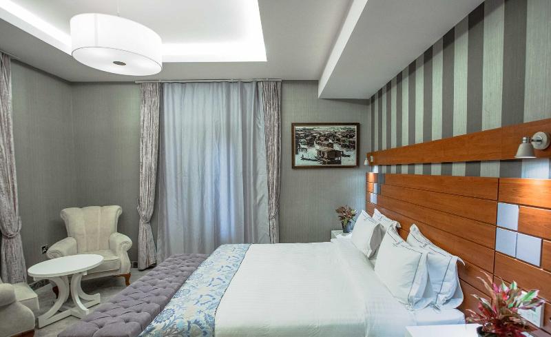 Charleson Luxury Hotel image
