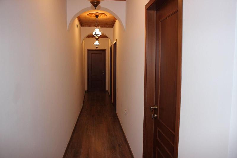 4 Rooms Hotel image