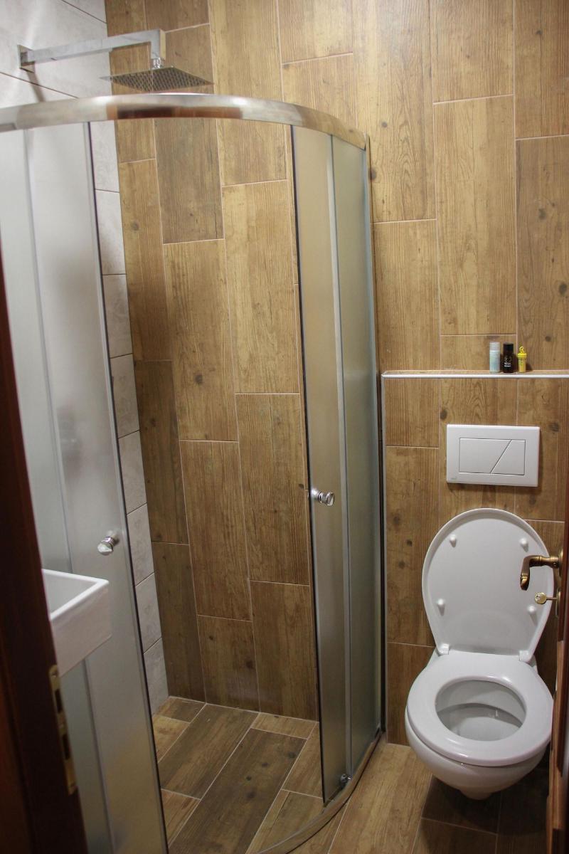 4 Rooms Hotel image