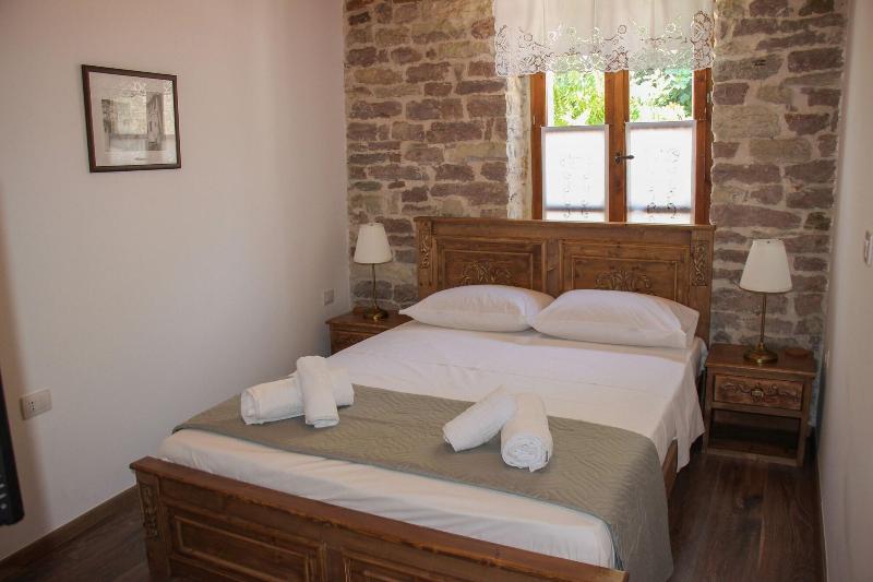 4 Rooms Hotel image