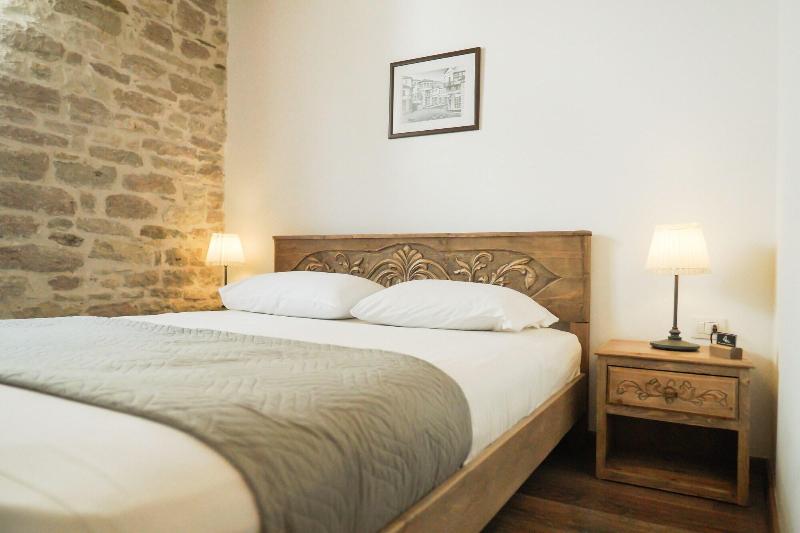 4 Rooms Hotel image