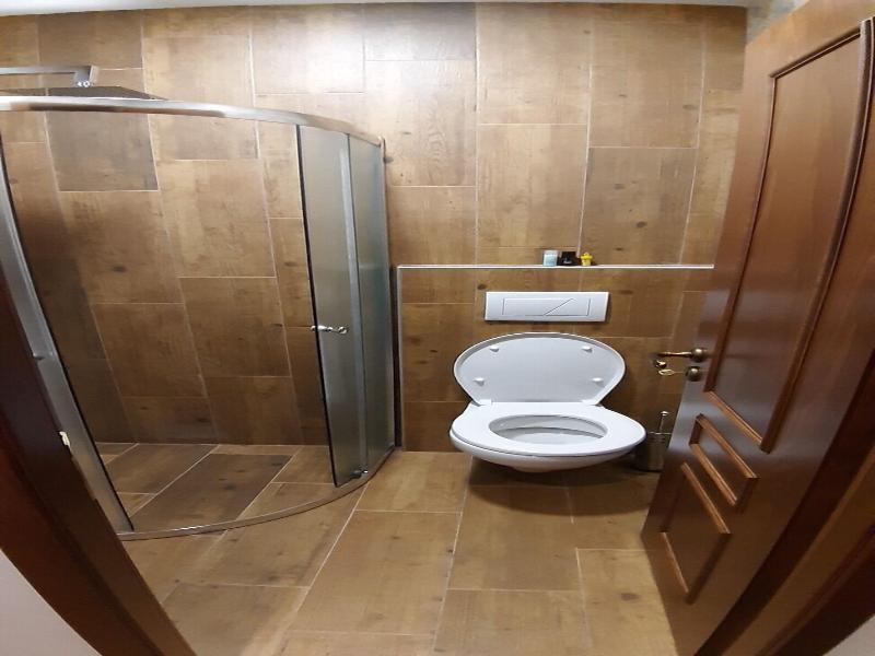 4 Rooms Hotel image