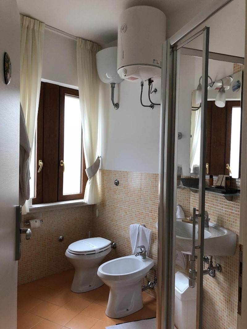 English Inn rooms image