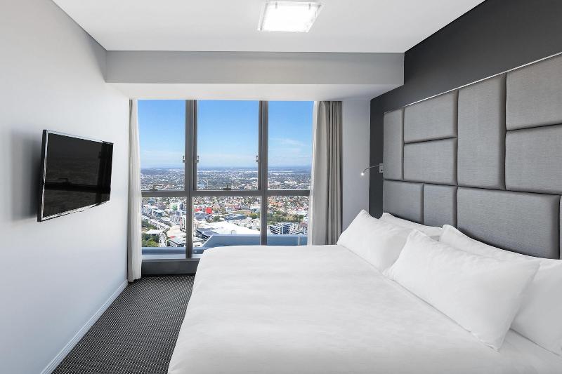 Meriton Suites Herschel Street image