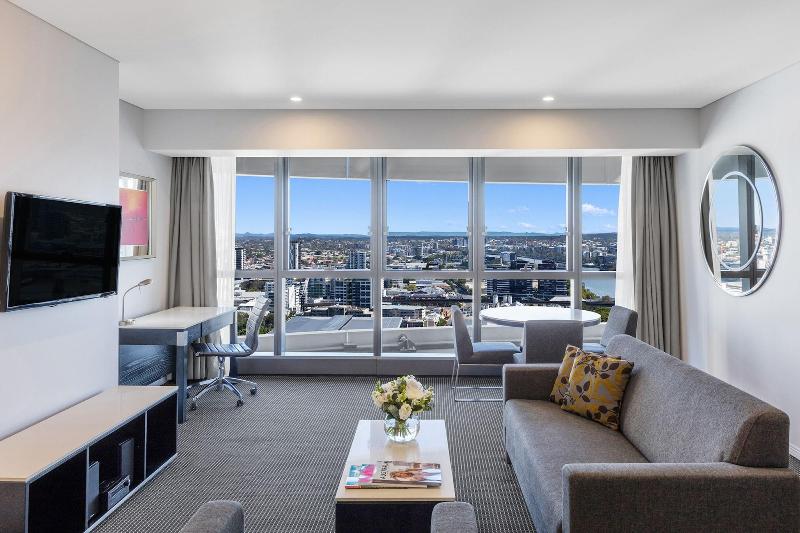 Meriton Suites Herschel Street image