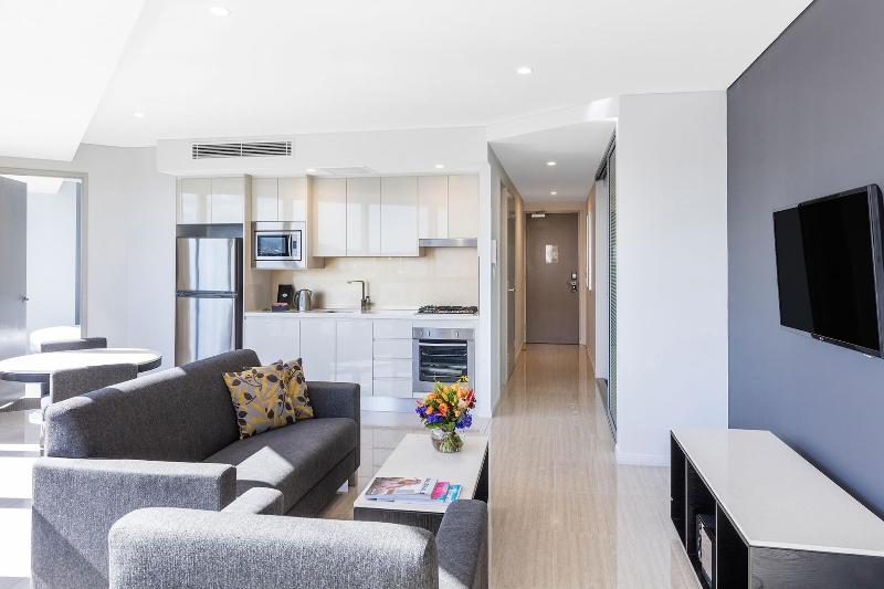Meriton Suites Herschel Street image