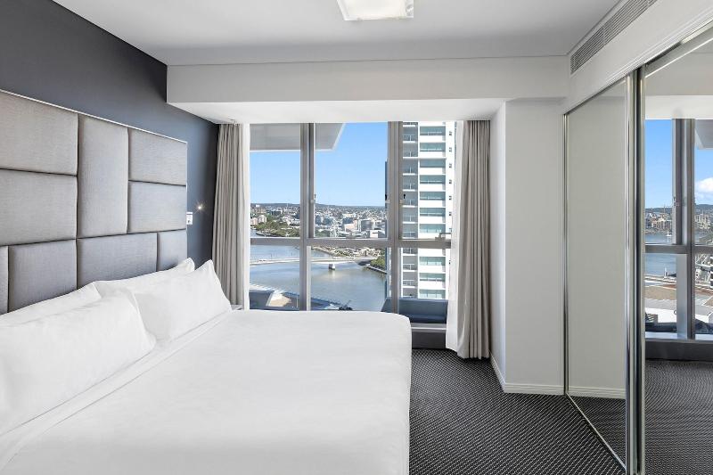 Meriton Suites Herschel Street image