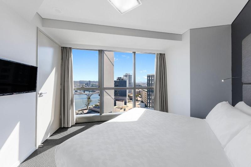 Meriton Suites Herschel Street image