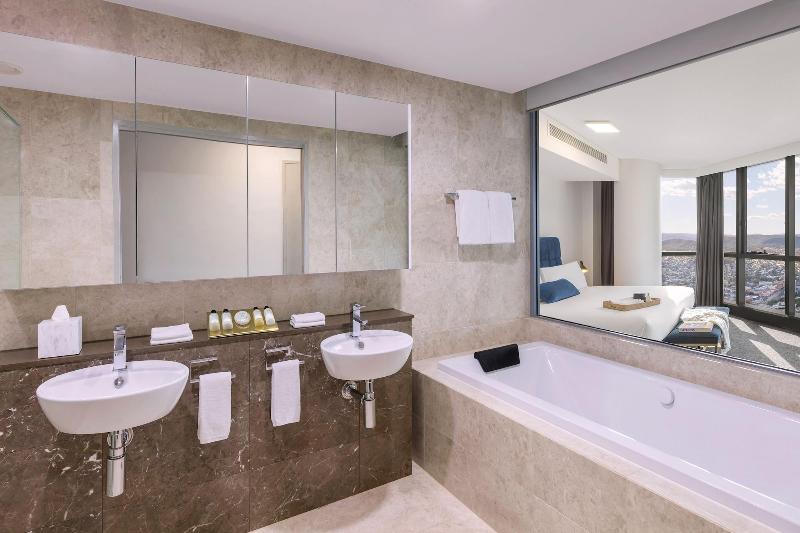 Meriton Suites Herschel Street image
