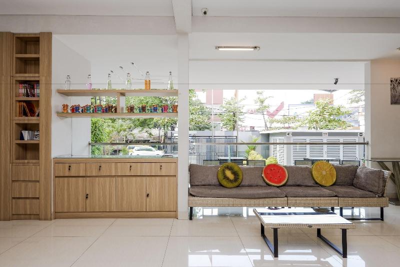 RedDoorz near Ahmad Yani Airport