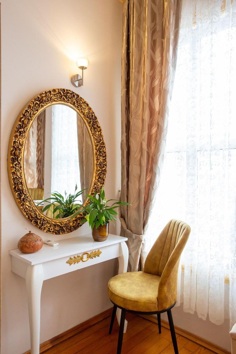April Hotel image