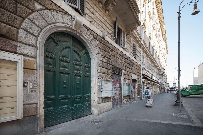 Roma Station House image