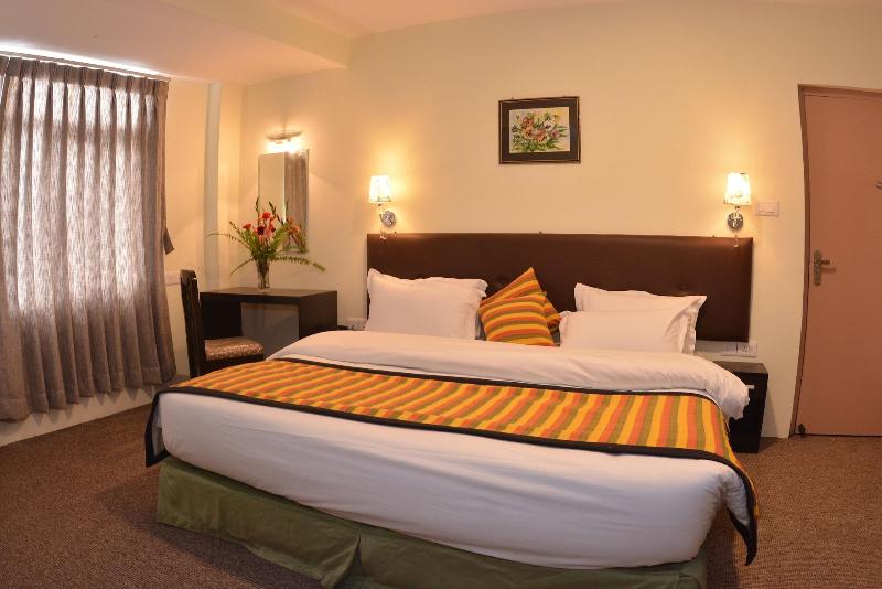 Hotel Serenity image